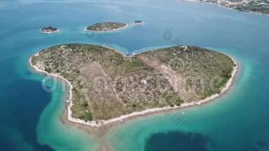 鸟瞰该岛的形状为一颗<strong>心</strong>脏，克罗地亚，情人岛，奥托克加贾克，胰岛，岩石。 也<strong>叫</strong>otokzaza
